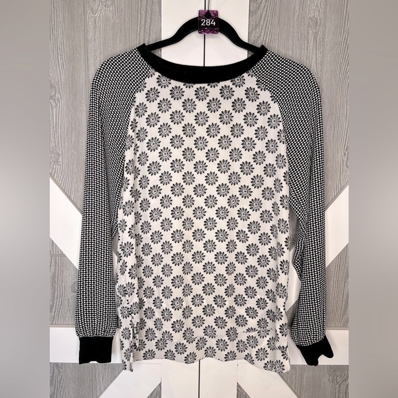 LOFT Tops - 284. LOFT Black and White Floral Women's Top XS